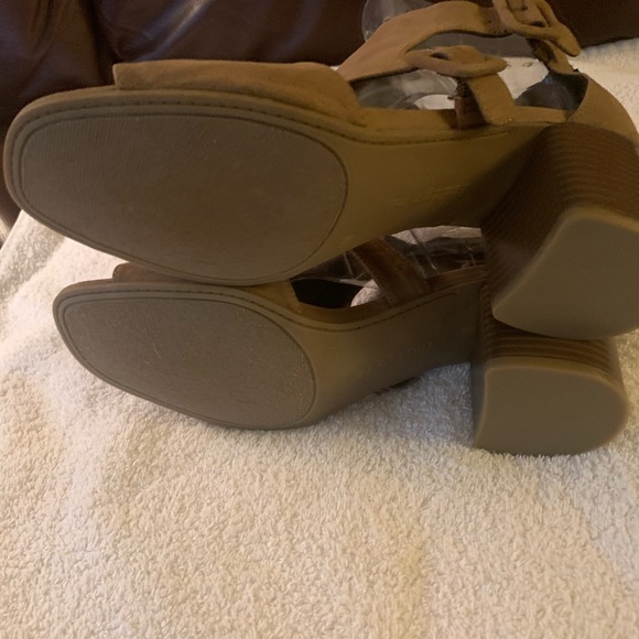 Chunky Heel Sandals - Picture 6 of 6